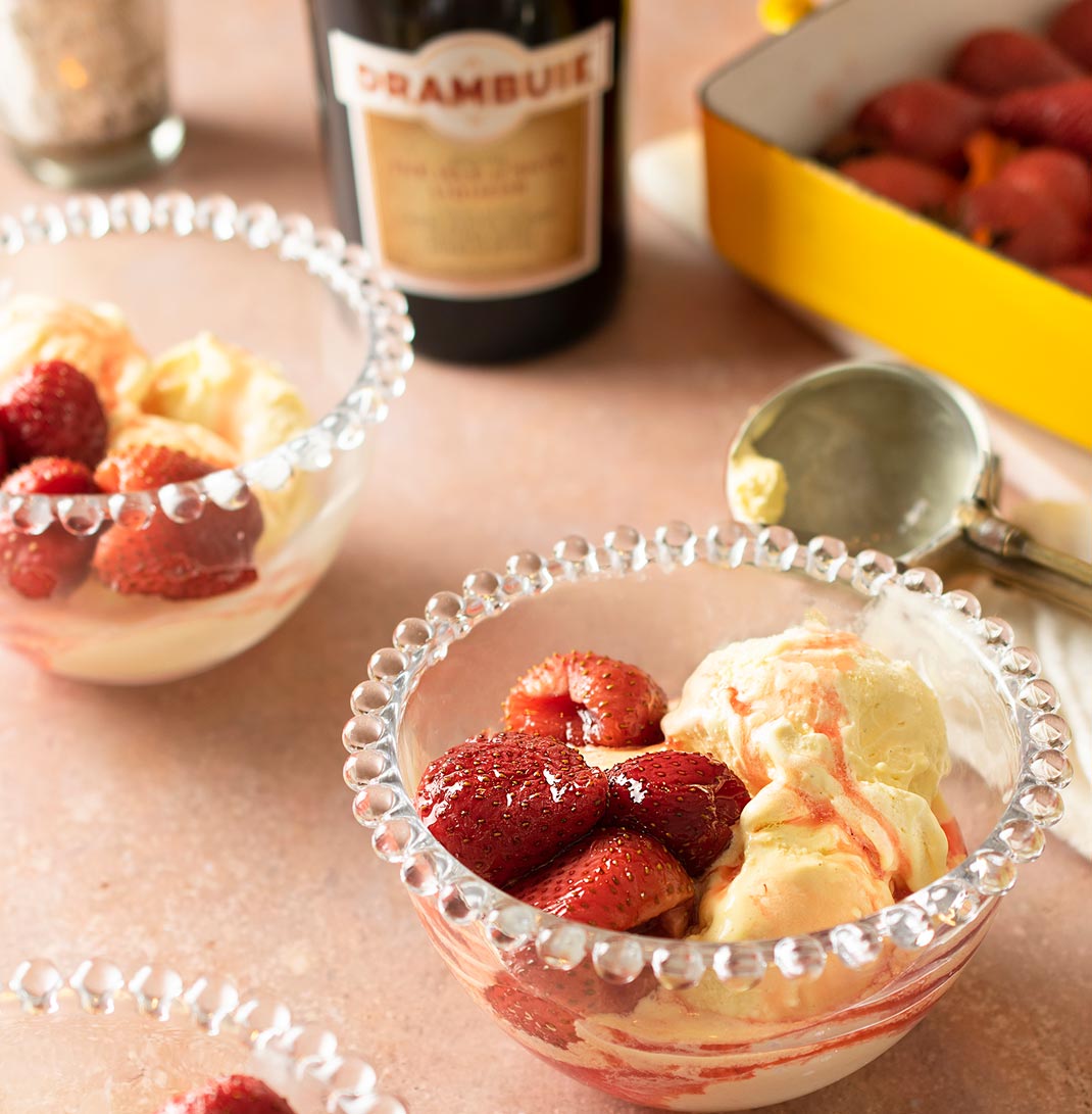 https://www.drambuie.com/assets/Uploads/cocktails/listimage/Drambuie-BBQ-Drunken-Strawberries-desktop.jpg