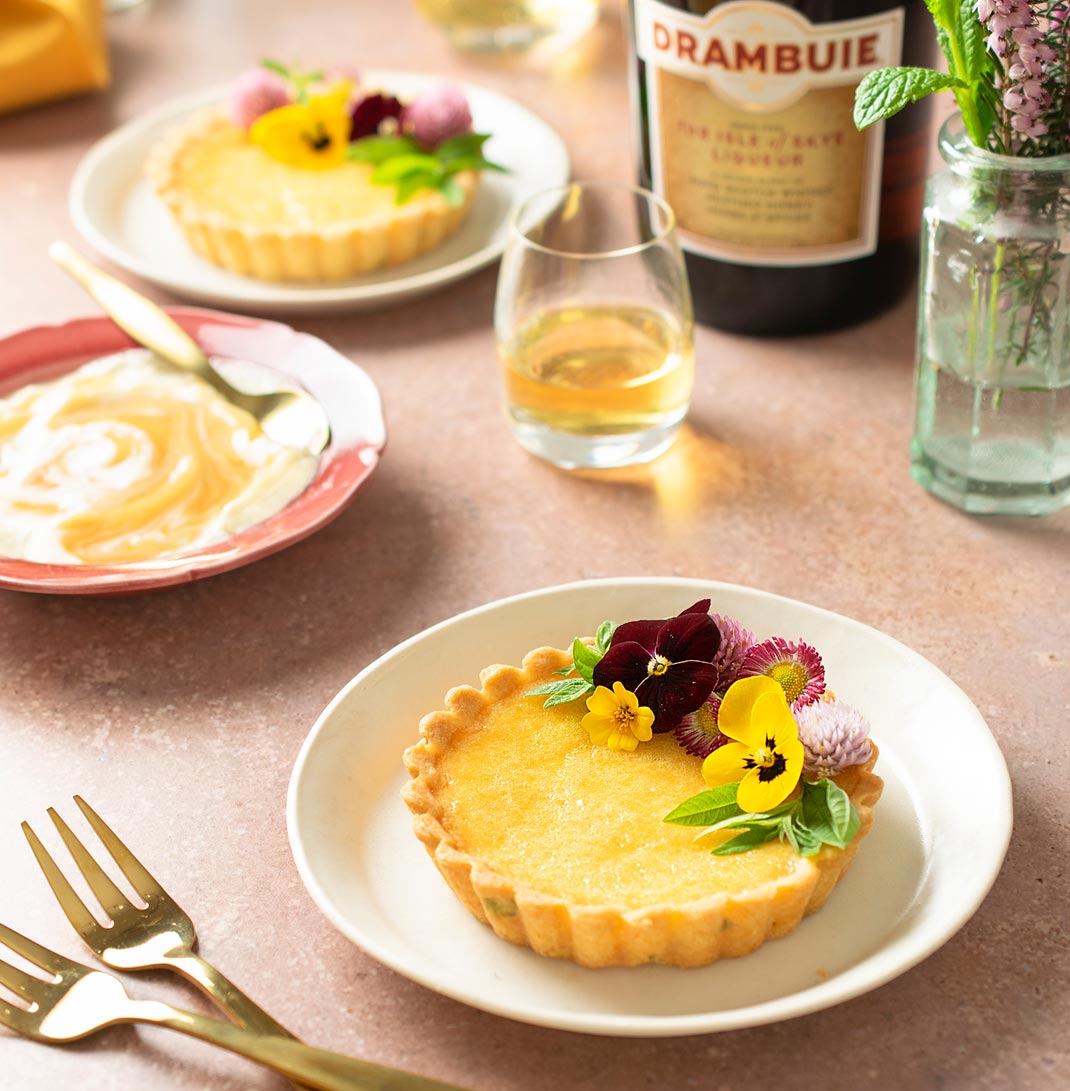 https://www.drambuie.com/assets/Uploads/cocktails/listimage/Lemon-and-Mascarpone-Drambuie-Tarts-desktop.jpg