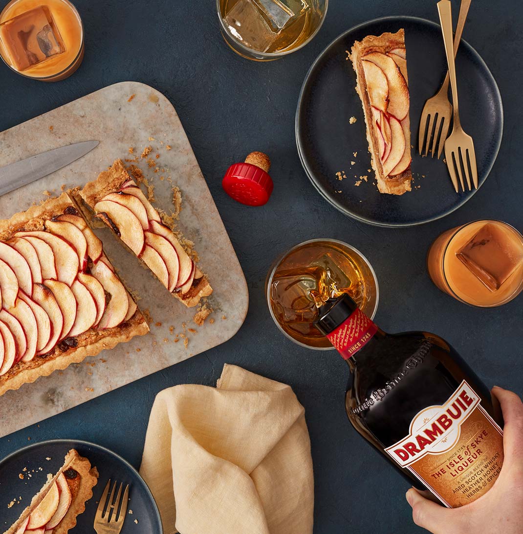 https://www.drambuie.com/assets/Uploads/cocktails/listimage/Shortbread-crusted-apple-tart-desktop.jpg