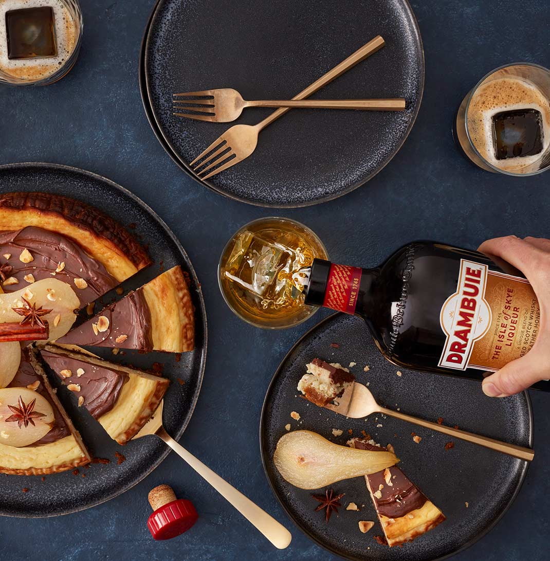 https://www.drambuie.com/assets/Uploads/cocktails/listimage/Stem-ginger-hazelnut-dark-chocolate-baked-cheesecake-desktop.jpg